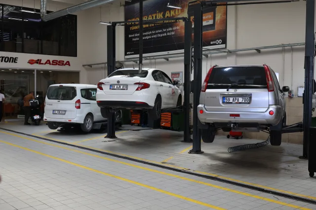 Bakım liftlerindeki araçlar